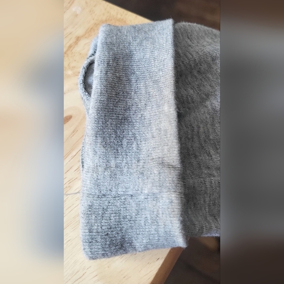 Nike - EUC - Dri-Fit, Gray, Long Sleeve T- Shirt,  Athletic Cut, Unisex,  Size L - Picture 6 of 8